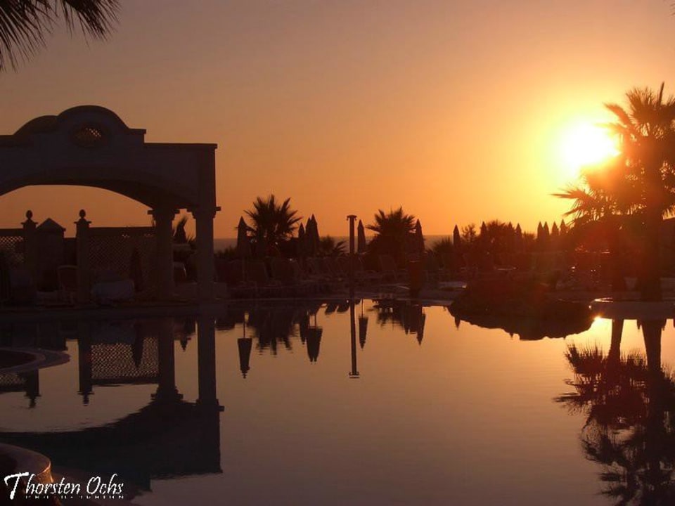 Poolbar abends Hotel Riu Chiclana