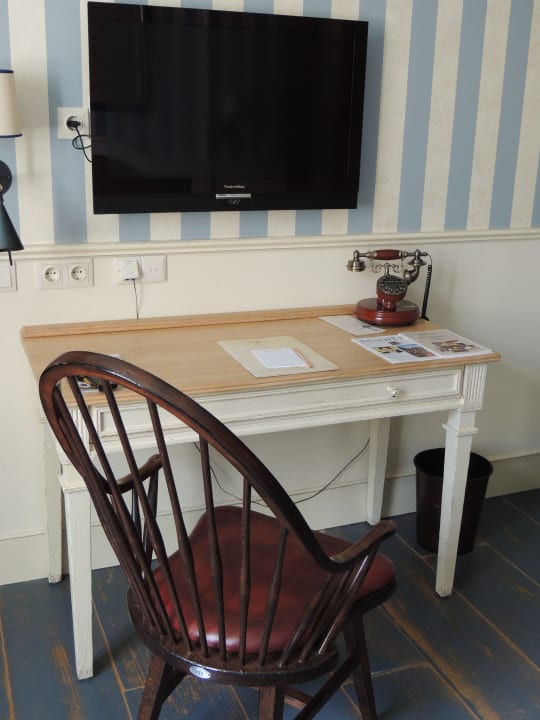 TV Schreibtisch Telefon Hotel Bell Rock Europa-Park