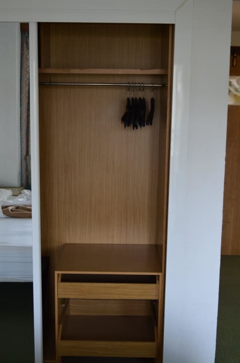 Kleiderschrank Hotel Vibra Beverly Playa