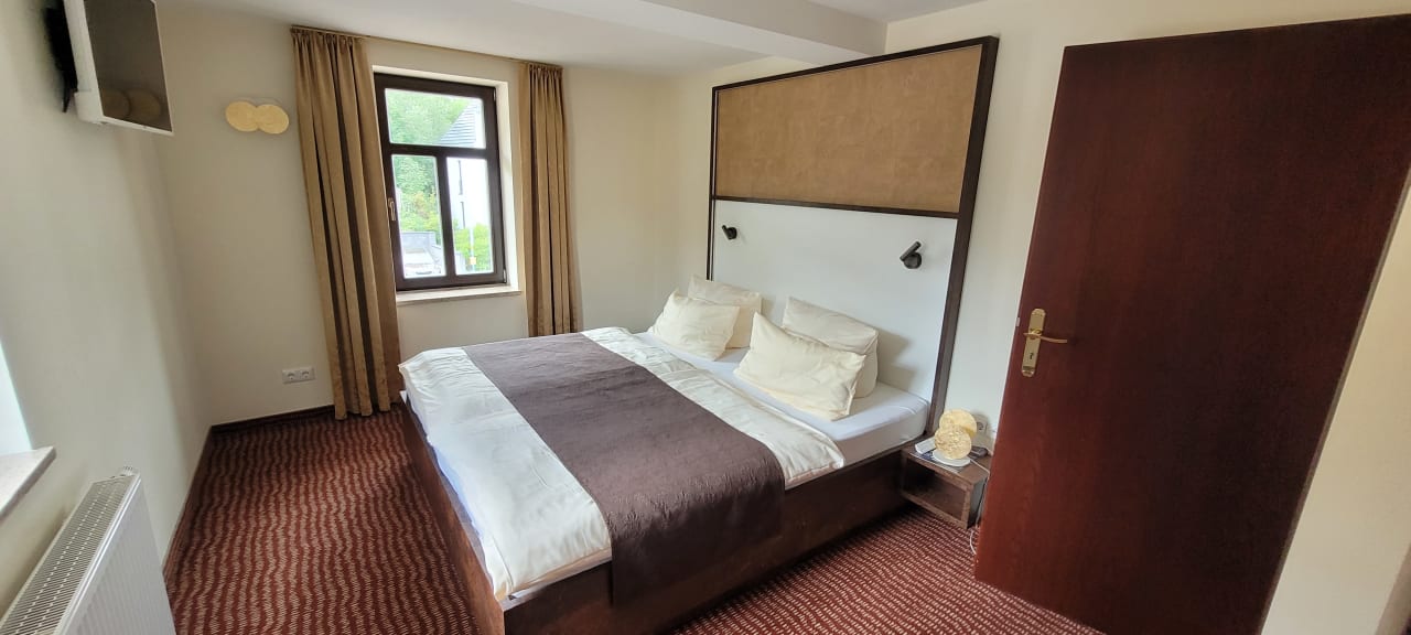 Zimmer Hotel & Gasthaus Goldener Hirsch