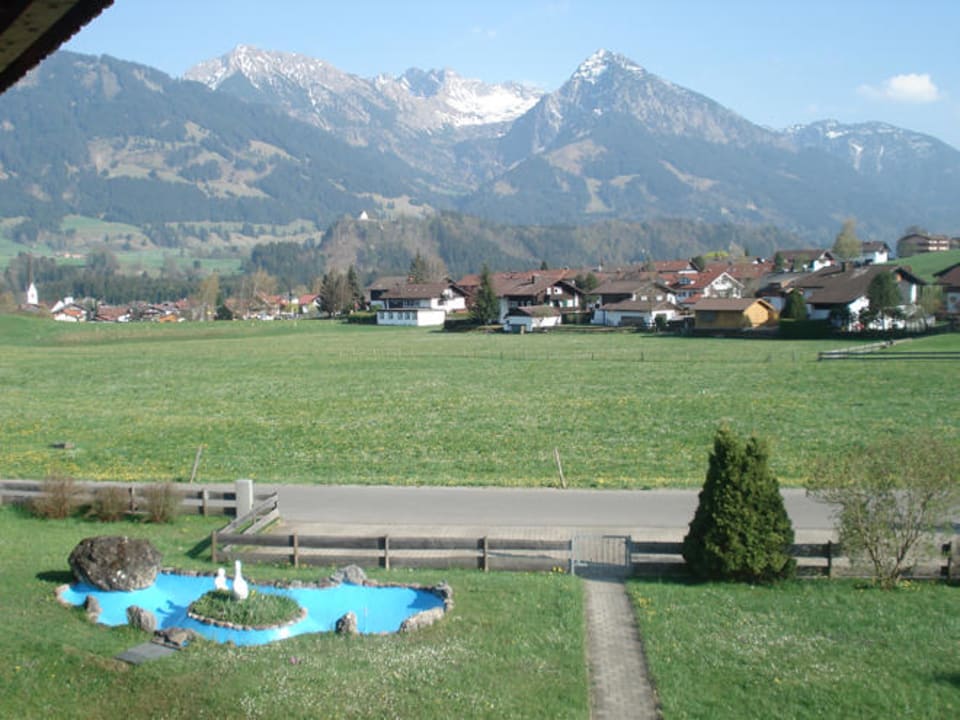 Große Spielwiese mit Ausblick auf die Berge  Landhaus Reiser