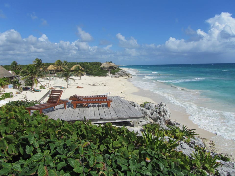 Feiner weißer Sandstrand in idyllischer Bucht Hotel Zahra Resort & Spa