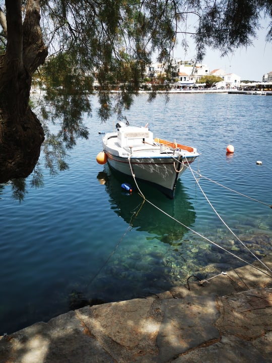 Strand Petousis Hotel & Suites