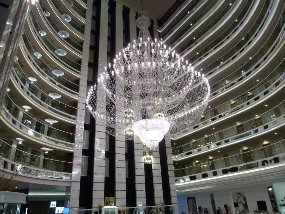 Kronleuchter in der Lobby Hotel Delphin Imperial