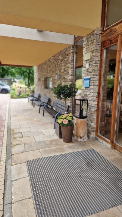 Außenansicht Hotel Neubergerhof