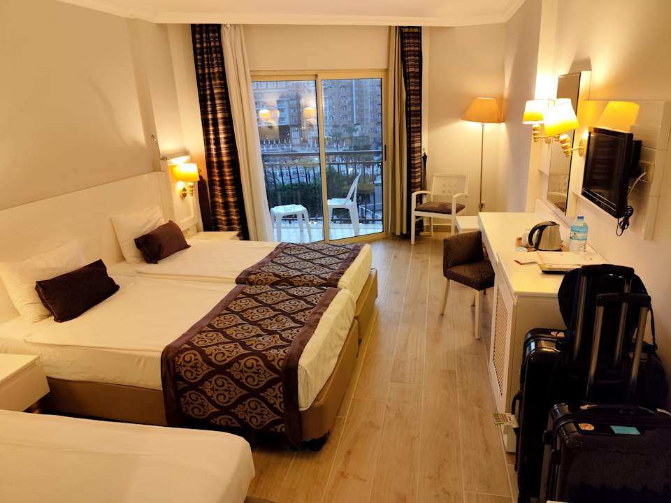 Zimmer Serenis Hotel