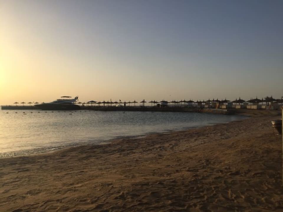 Strand am Morgen Beach Albatros Resort