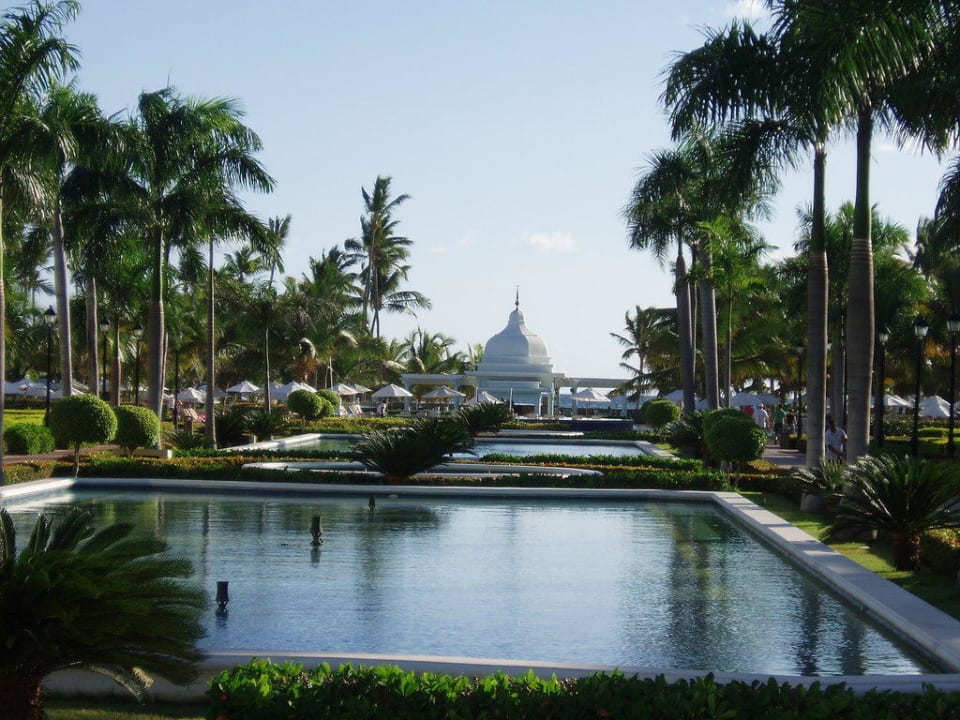 Ein Teil der Gartenanlage Hotel Riu Palace Punta Cana