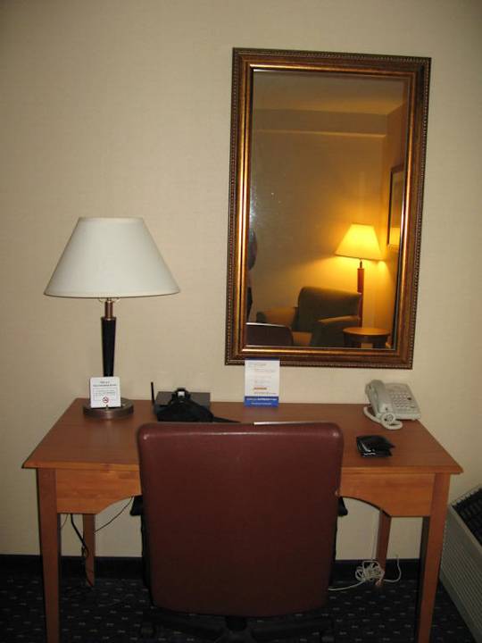 Schreibtisch Hotel Holiday Inn Express Hotel & Suites Waynesboro-Route 340