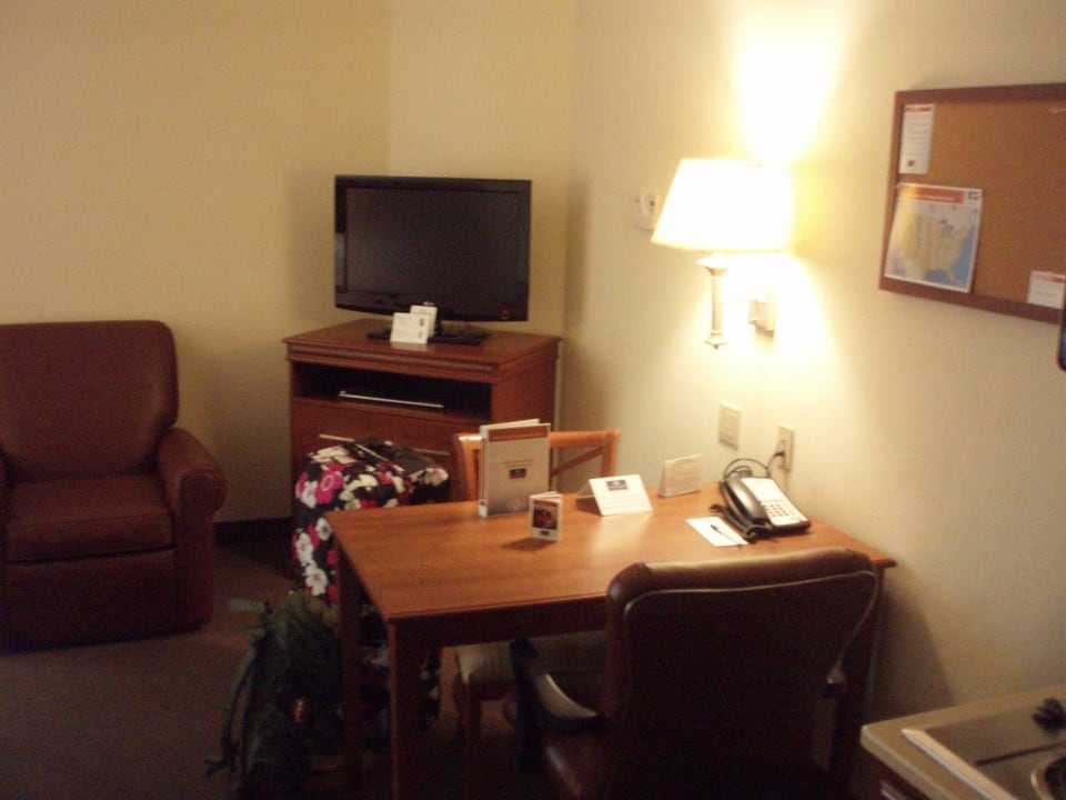 Tisch und TV Candlewood Suites Ft Myers I-75