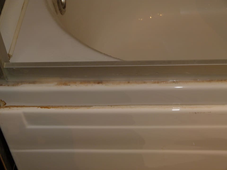 Schmutzränder an der Badewanne Hotel Sözbir Royal Residence