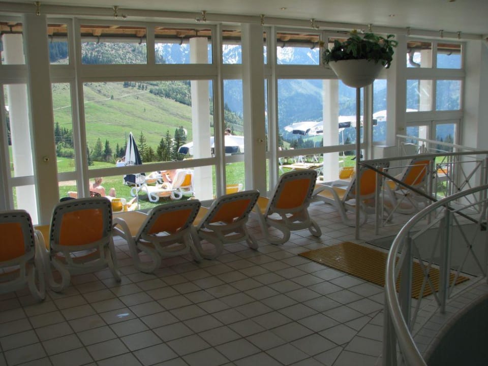 Ruhebereich im Schwimmbad Oberjoch - Familux Resort