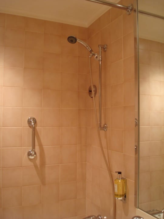 Badewanne als Dusche Grand Hotel Prague Towers