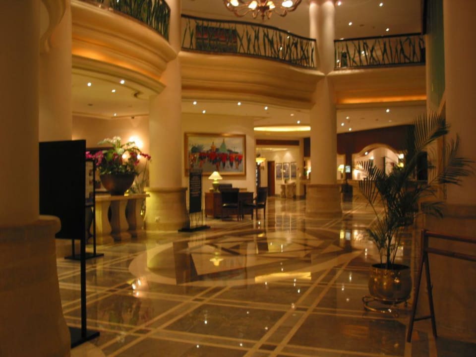 In der Lobby Melia Purosani Yogyakarta