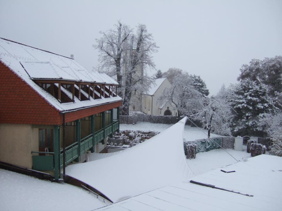 Blick auf den Anbau und Garten Bodensee Naturhotel Mohren
