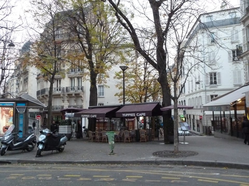 The Cafe around the corner from Tilsitt hotel Hotel Tilsitt Etoile