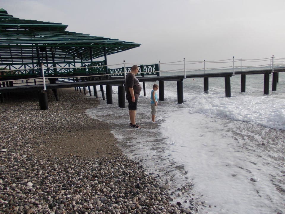 Sehr steiniger Strand Le Jardin Resort