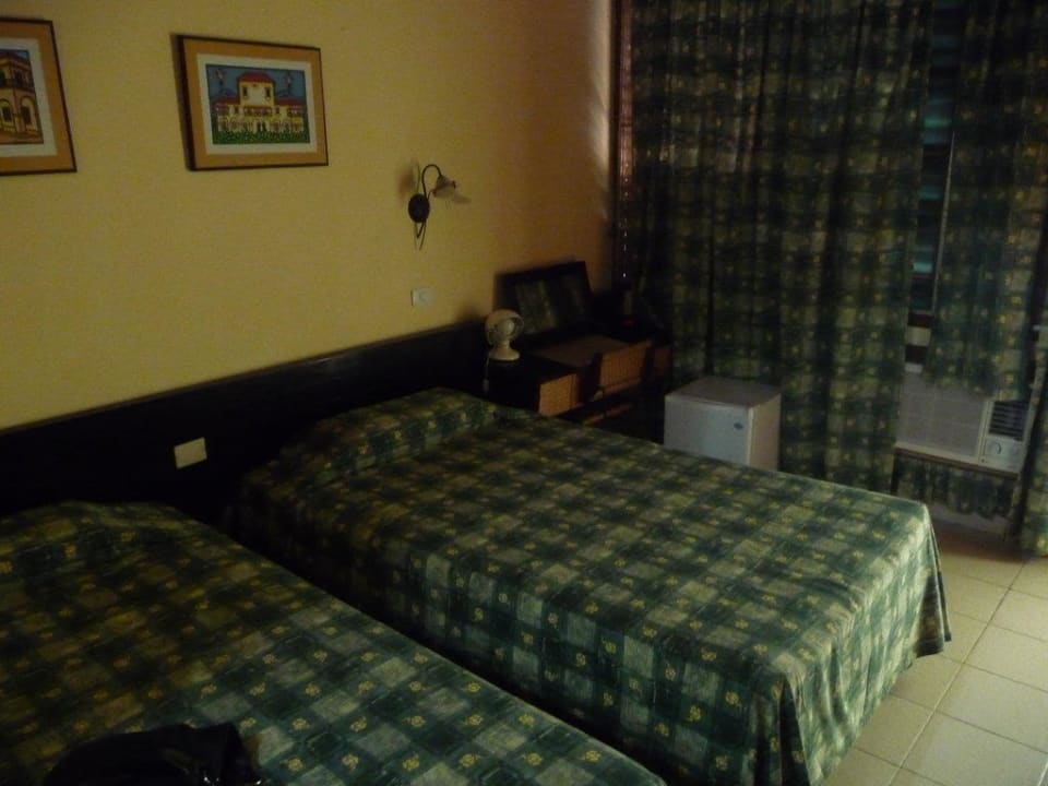 Zimmer sind voll okay Hotel Versalles