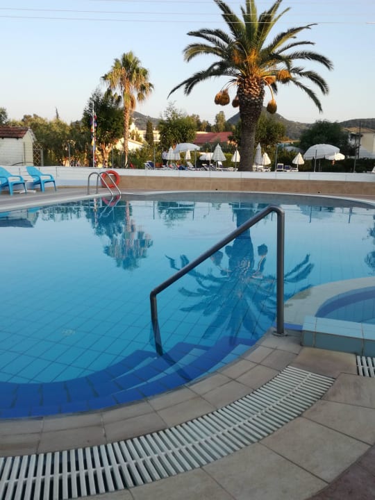 "Hauseigene Taverne " Hotel Margarita Beach (Moraitika) • HolidayCheck