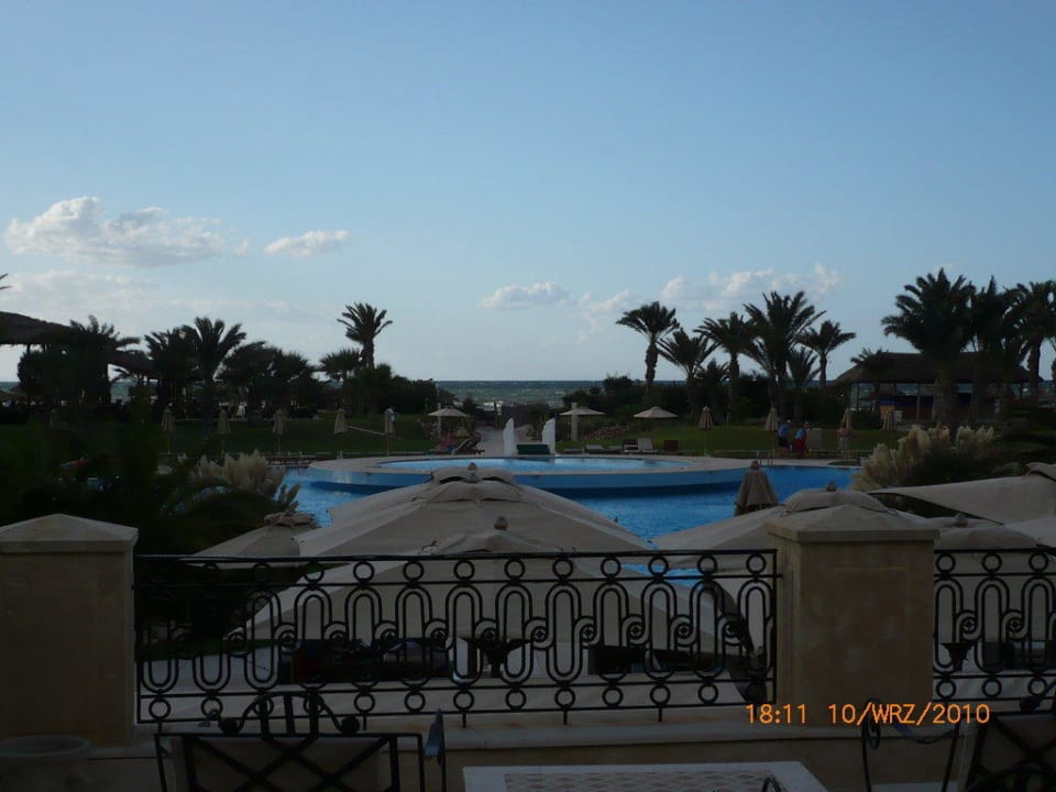 Widok z tarasu na basen Hotel Royal Thalassa Monastir