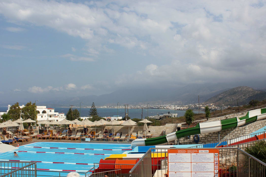 Zjeżdżalnie (dla umiejących dopłynąć do brzegu) Grand Hotel Holiday Resort