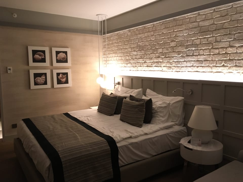 Zimmer Acanthus Cennet Barut Collection