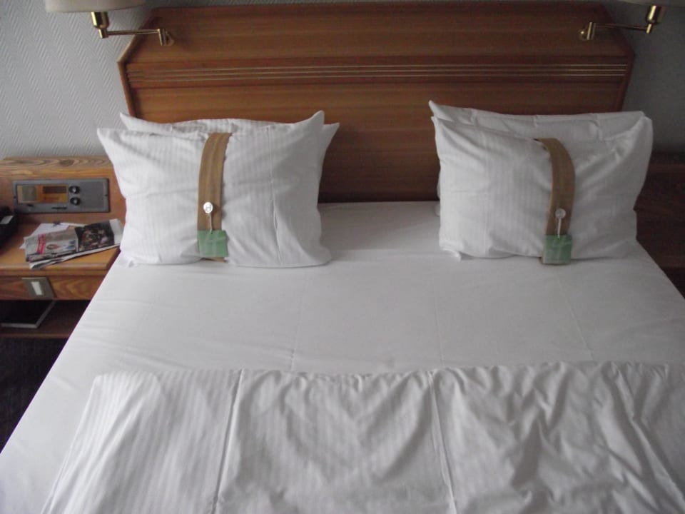 Bett für 2 Personen zu klein Leonardo Hotel Düsseldorf Airport - Ratingen