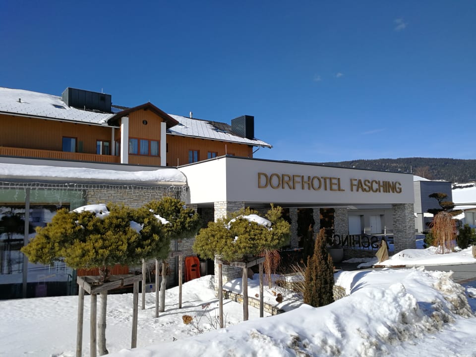 Außenansicht Dorfhotel Fasching
