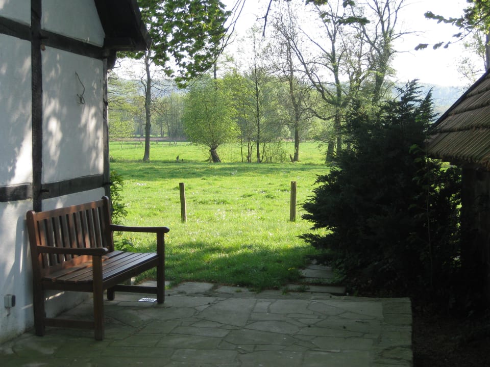 Terrasse mit großem Garten Ferienwohnung Aatal Residenz