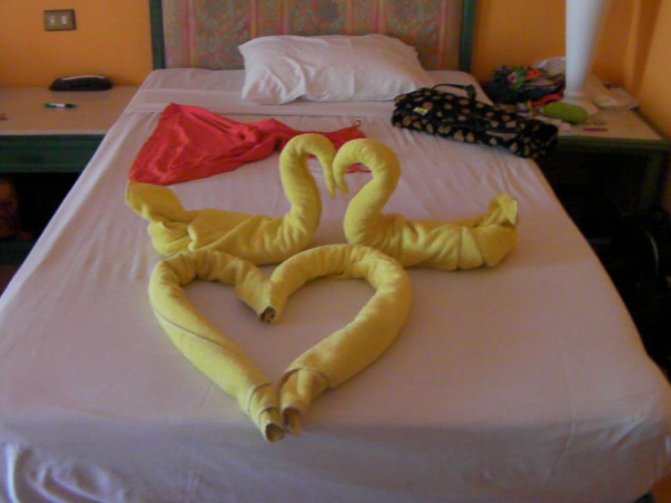 So sahen unsere Betten jeden 2. Tag aus Arabia Azur Resort