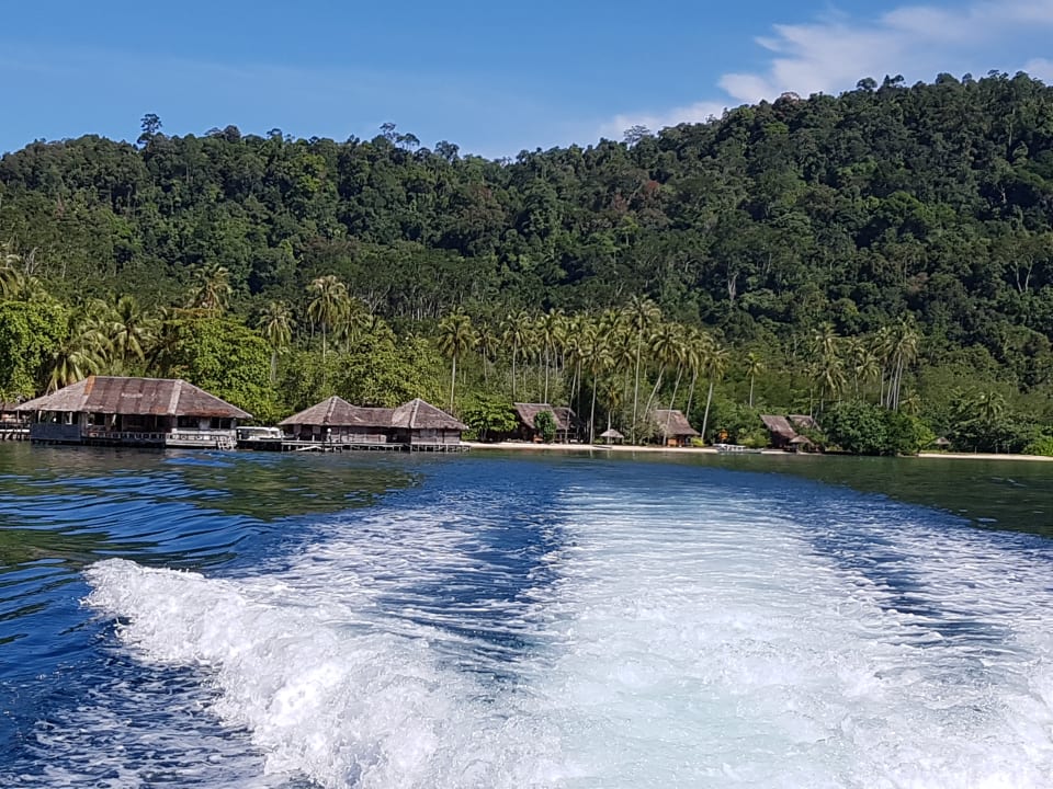 Blick vom Boot auf die Hotelanlage Cubadak Paradiso Village