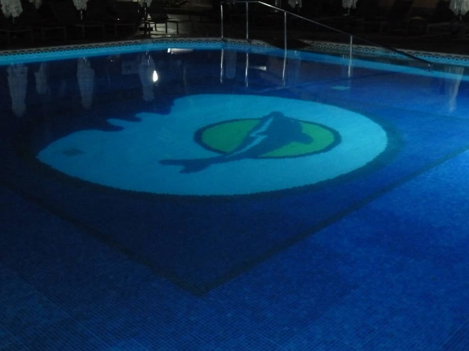 Poolanlage klein nachts  Suites & Villas by Dunas