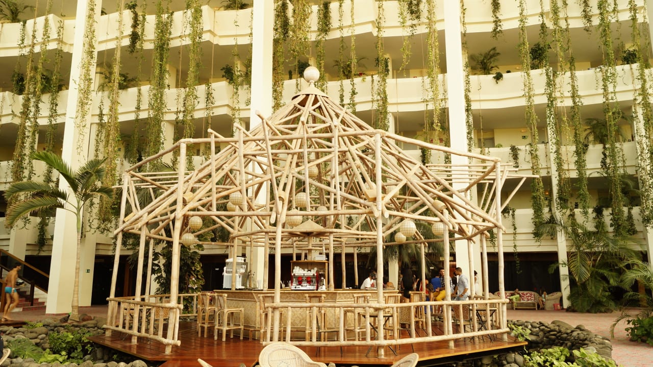 Bar mit Piano Beatriz Costa & Spa