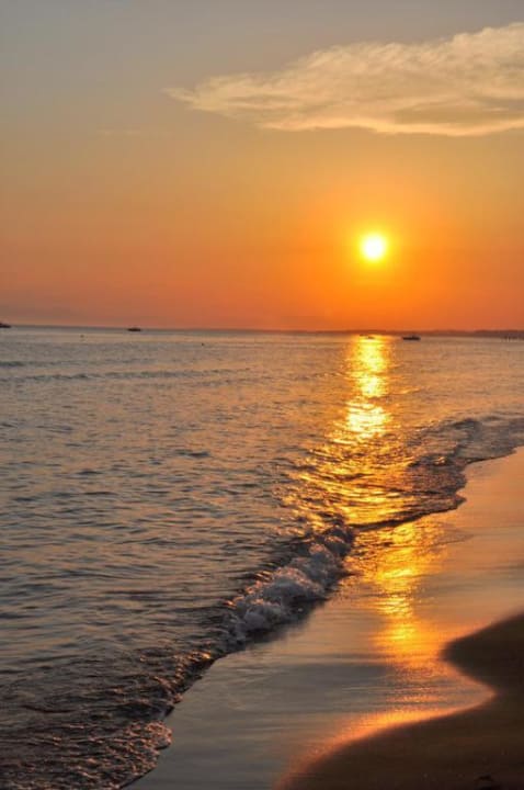 Abends am Strand Hotel Sirma