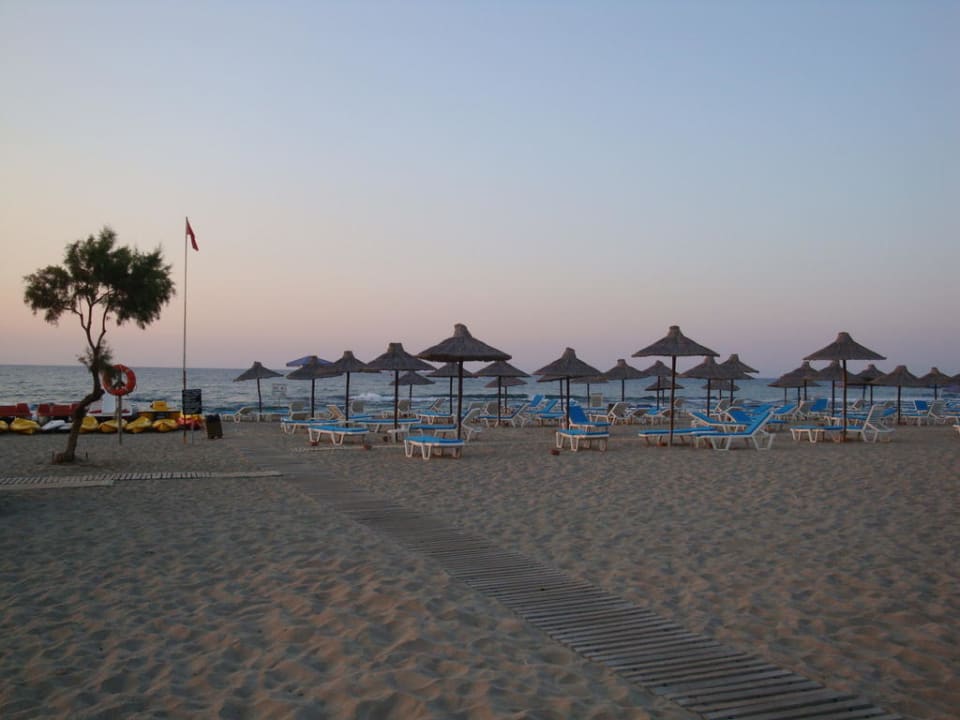 Strand in der Dämmerung Bella Beach Hotel