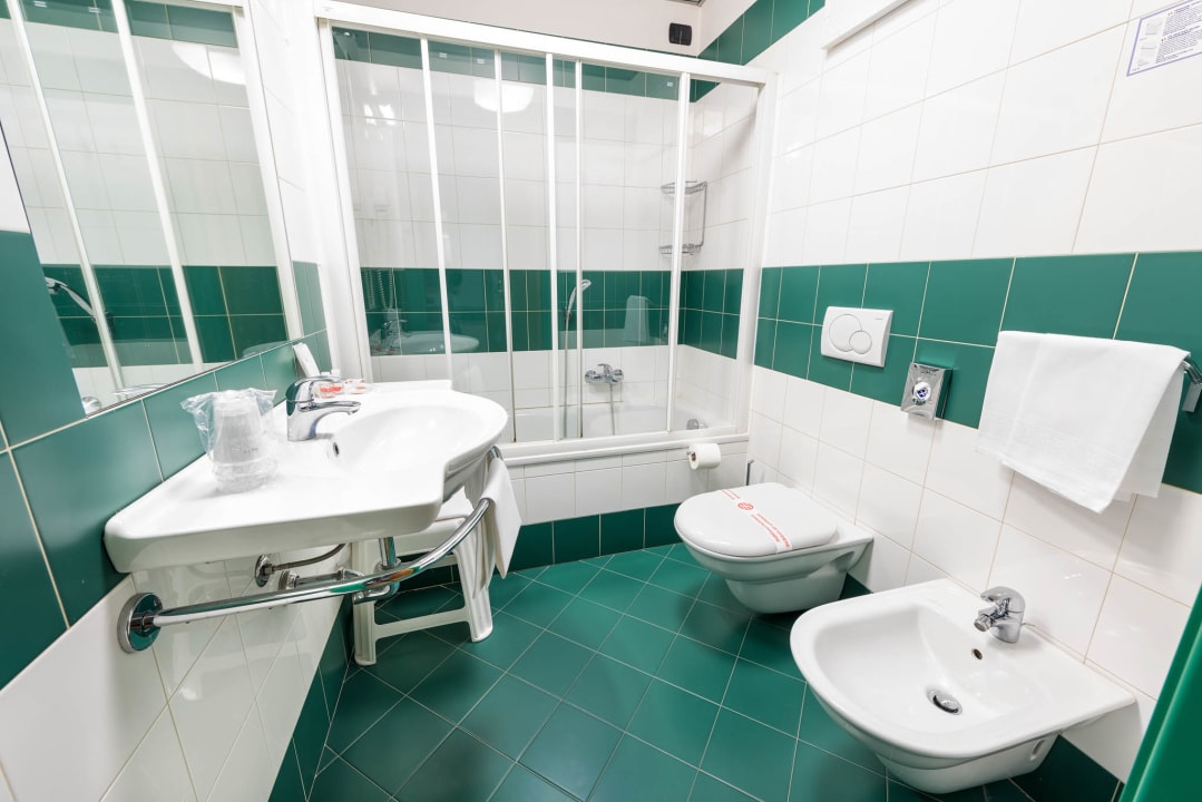 Zimmer West Point Airport Hotel