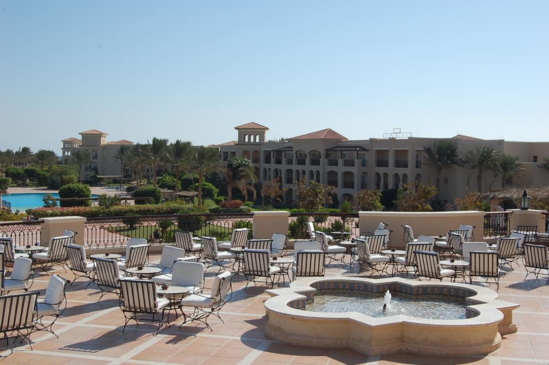 Taras z fontanną JAZ Mirabel Beach