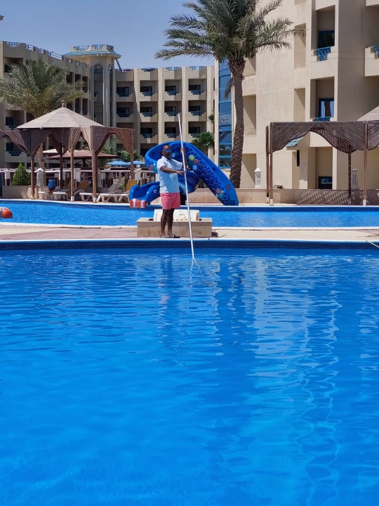 Pool Moreno Horizon Spa & Resort