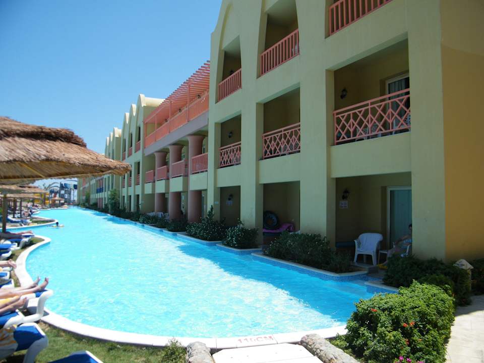 Zimmer mit direkten kleinem Poolbereich Titanic Beach Spa & Aqua Park