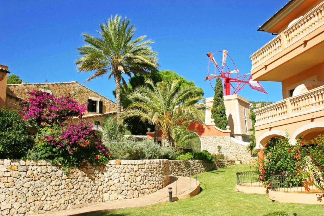 Outdoor Living Mon Port Hotel & Spa