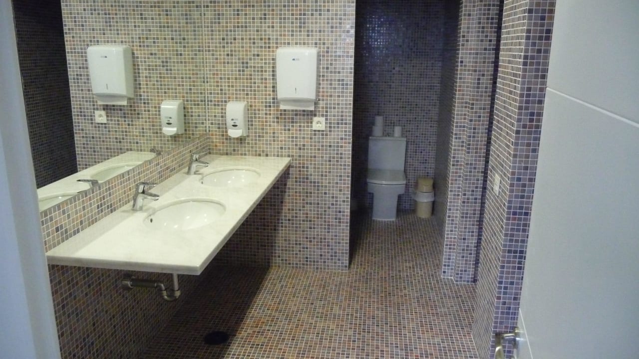 Neuer Wasch- und Duschraum Hotel Hyde Park Lane