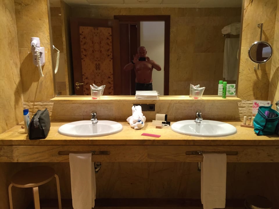 Teilansicht Bad Hotel Serrano Palace