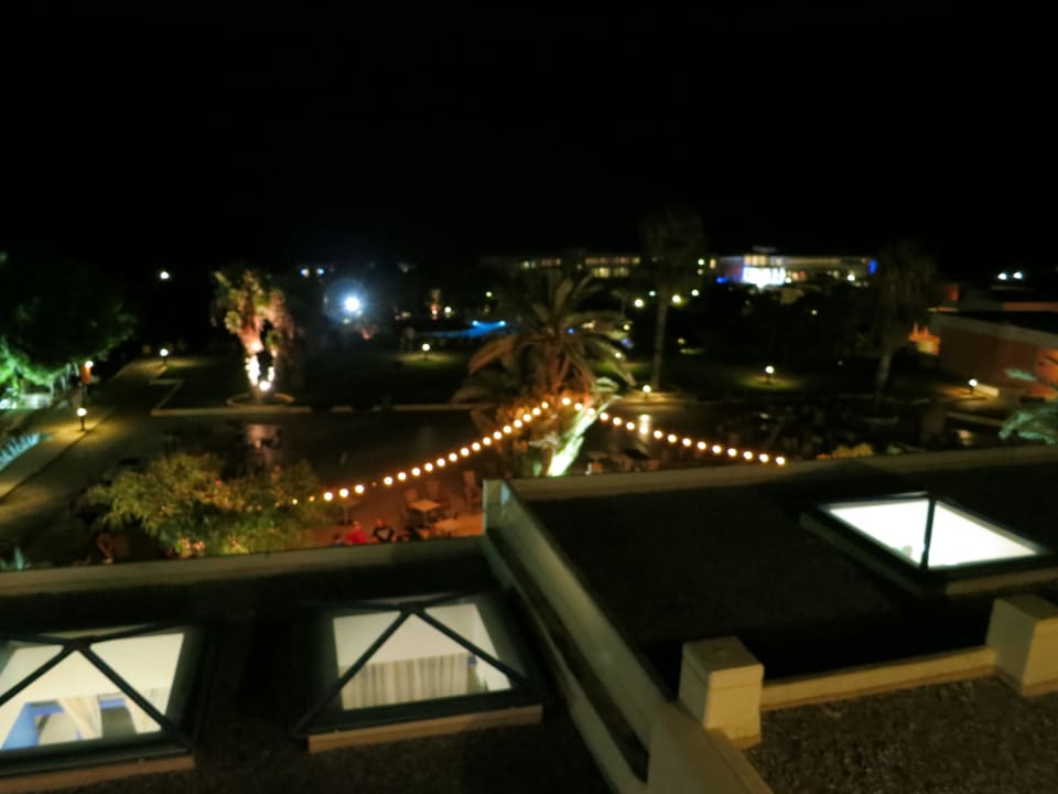 Hotelanlage bei Nacht Kresten Palace Hotel