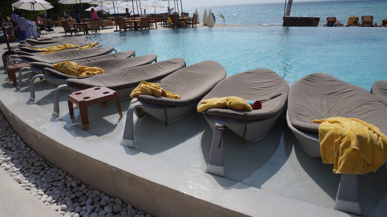 Pool Centara Ras Fushi Resort & Spa Maldives