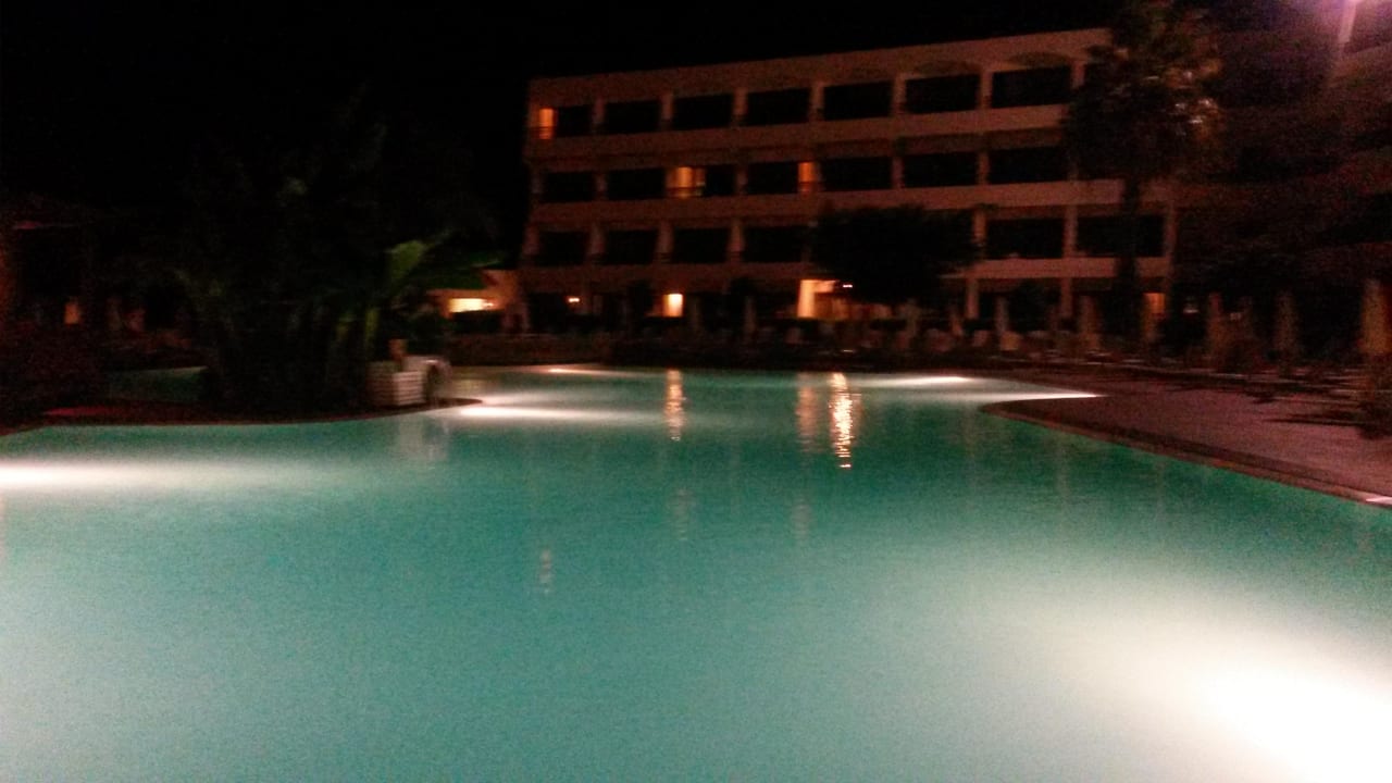 Pool bei Nacht Sol Cosmopolitan Rhodes