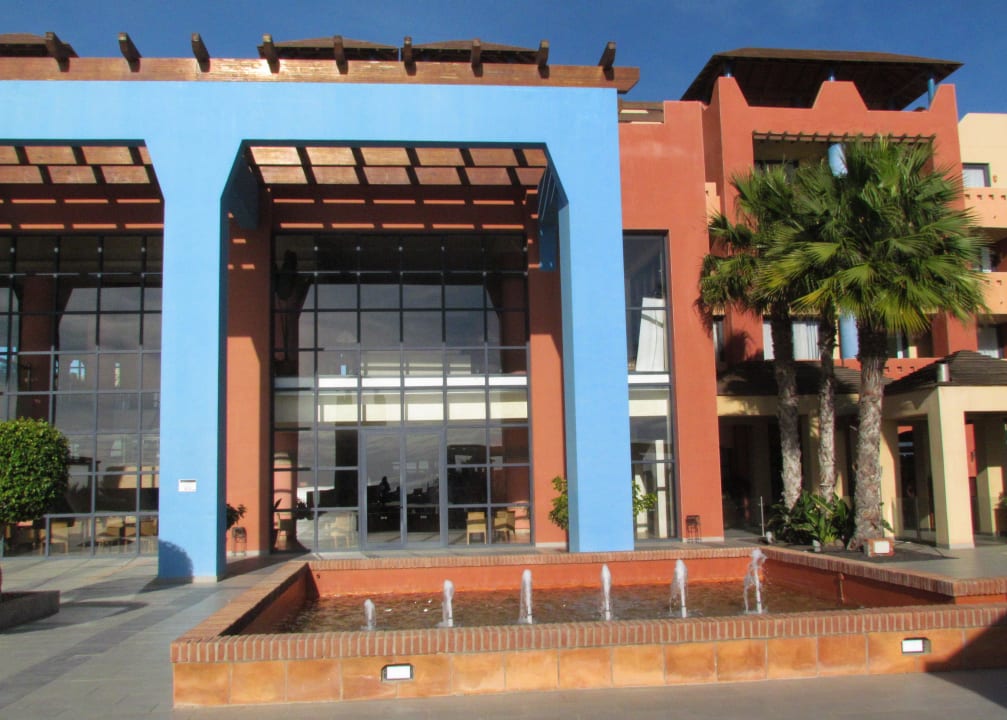 Hoteleingang vom Strand her... H10 Tindaya