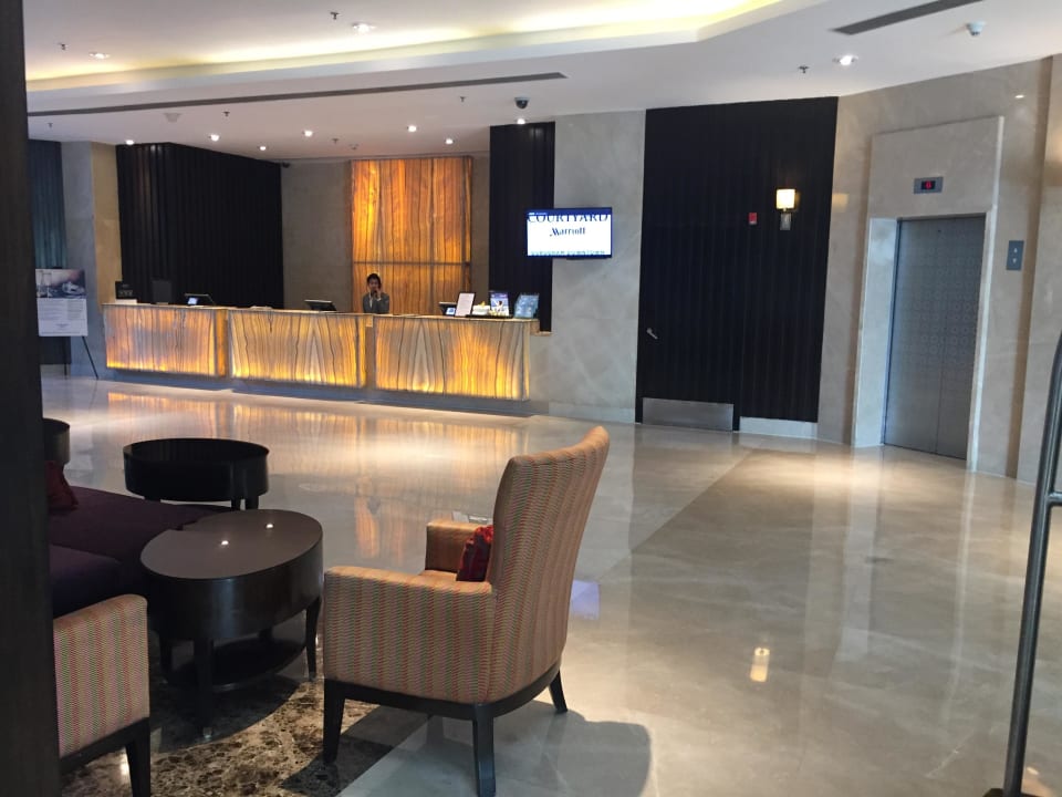 Rezeption Hotel Courtyard by Marriott Gurgaon