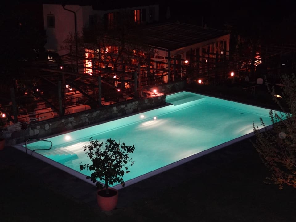 Pool bei Nacht Hotel Ansitz Plantiz