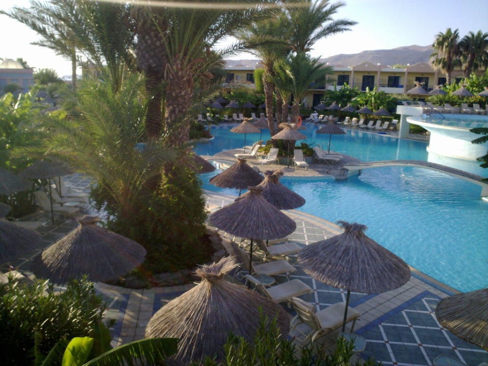 Poollandschaft mit Wasserarkaden Atrium Palace Thalasso Spa Resort & Villas