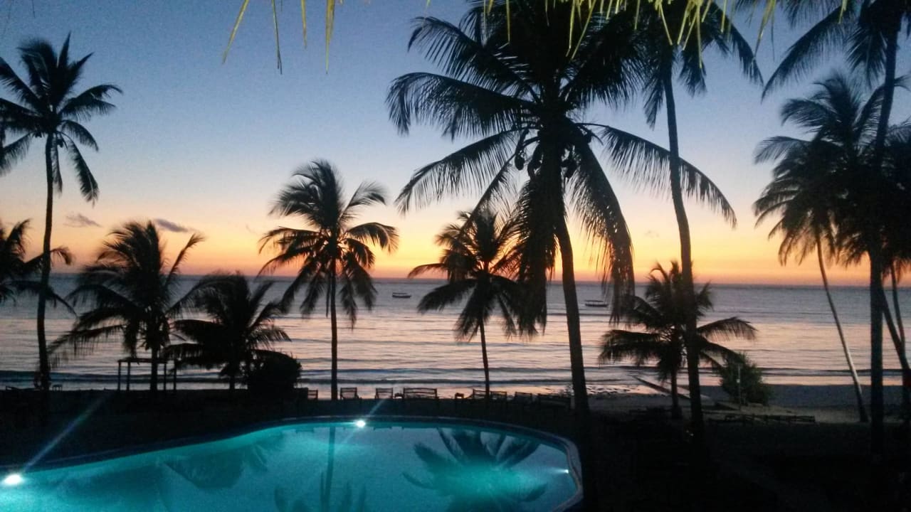 Alba dalla piscina Karafuu Beach Resort & Spa